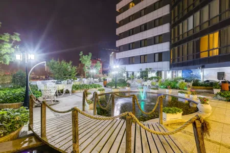 هتل سی نور مشهد - نمای بیرونی 