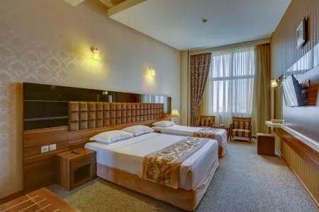 هتل سی نور مشهد - اتاق 3 تخته (1 تخت 2 نفره 1 تخت 1 نفره)