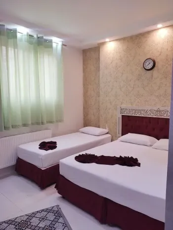هتل ریحانه مشهد - اتاق 3 تخته (1 تخت 2 نفره 1 تخت 1 نفره)