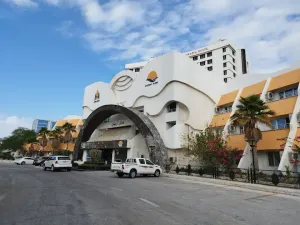 هتل آریان کیش -  نمای بیرونی 