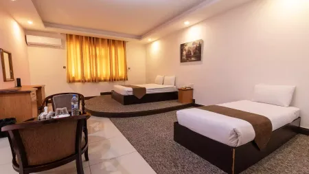 هتل پارس نیک کیش - اتاق 3 نفره (1 تخت 1 نفره و 1 تخت 2 نفره)