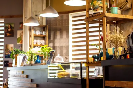 هتل گامبرون کیش - کافی شاپ