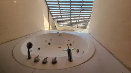 هتل میراژ کیش - حمام