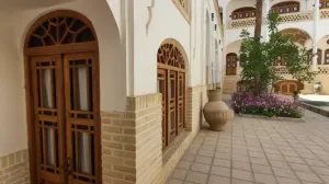 اقامتگاه سنتی اطلسی کاشان - فضای باز