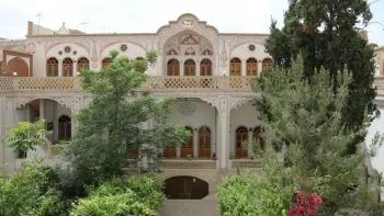 اقامتگاه سنتی خادمی کاشان 