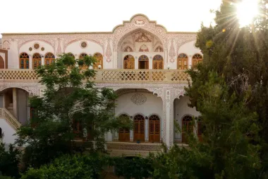 اقامتگاه سنتی خادمی کاشان - نمای بیرونی