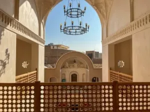 اقامتگاه سنتی خانه مرشدی کاشان - راهرو