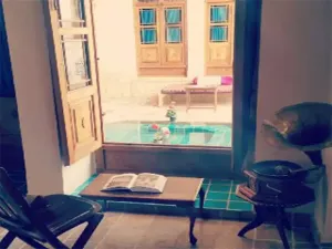 اقامتگاه سنتی خانه مرشدی کاشان - فضای باز