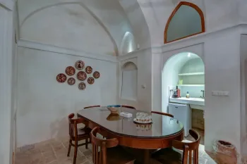 اقامتگاه سنتی منوچهری کاشان 