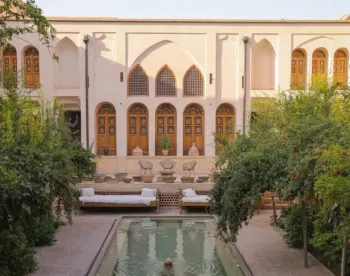 اقامتگاه سنتی منوچهری کاشان - فضای باز