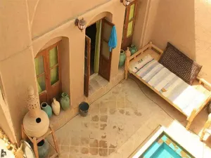 اقامتگاه بومگردی خانه نقلی کاشان - فضای باز