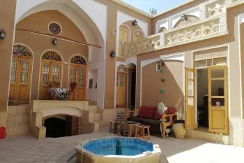 اقامتگاه بومگردی سرای سایه کاشان - فضای باز