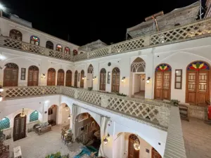 اقامتگاه سنتی سرای سهراب کاشان - فضای باز