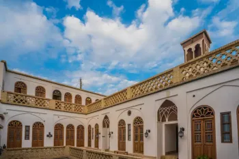 اقامتگاه سنتی سرای سهراب کاشان - فضای باز