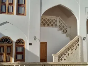 اقامتگاه سنتی شاه نشین کاشان - راه پله