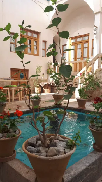 اقامتگاه سنتی کاشانه روشن کاشان - فضای باز