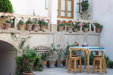 اقامتگاه سنتی کاشانه روشن کاشان - فضای باز