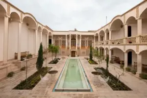 اقامتگاه سنتی عمارت محمودیه کاشان - فضای باز