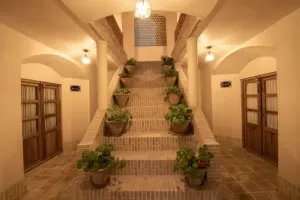 اقامتگاه سنتی عمارت محمودیه کاشان - راه پله