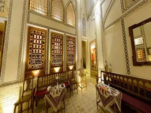 اقامتگاه سنتی مهینستان راهب کاشان 