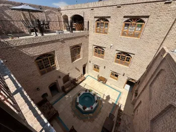 اقامتگاه سنتی خانه یار قزوین - نمای محوطه
