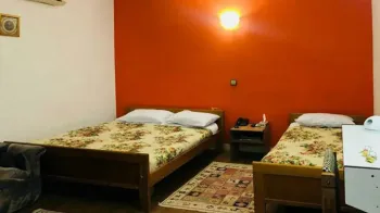 هتل فروغ بندر عباس - اتاق 3 تخته (1 تخته 2 نفره و 1 تخته 1 نفره)