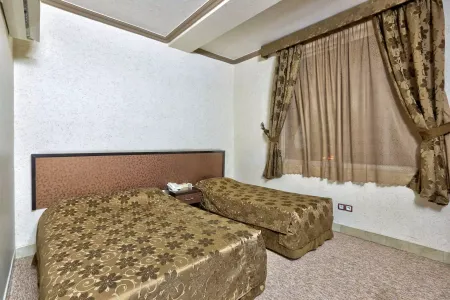هتل آپارتمان ناز 2 بندر عباس - اتاق 3 تخته (1 تخته 2 نفره و 1 تخته 1 نفره)