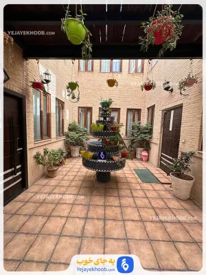 اقامتگاه سنتی هفت دری شیراز - نمای محوطه