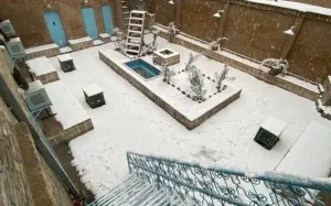 اقامتگاه سنتی آشتی کنان مشهد - نمای محوطه