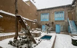 اقامتگاه سنتی آشتی کنان مشهد - نمای محوطه