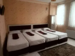 مهمانپذیر نیک داد مشهد - اتاق 4 تخته (2 تخت 2 نفره)