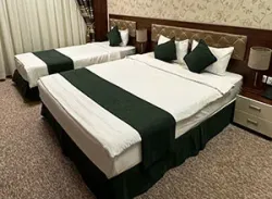 هتل حلما مشهد - اتاق 3 تخته (1 تخت 2 نفره و 1 تخت 1 نفره)