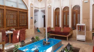 هتل تاریخی لب خندق یزد - نمای محوطه
