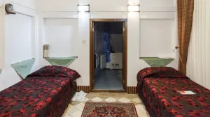 هتل تاریخی لب خندق یزد - اتاق 2 تخته (2 تخت 1 نفره)