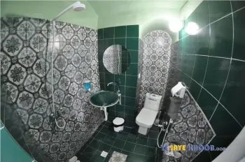 سرویس بهداشتی اقامتگاه بومگردی موزه عروسک اسباب بازی کاشان