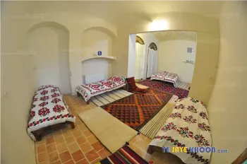 اتاق اقامتگاه بومگردی موزه عروسک اسباب بازی کاشان
