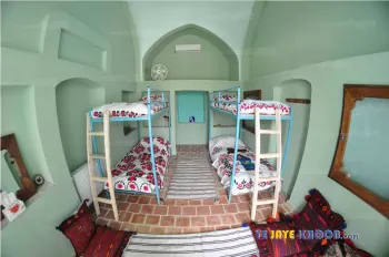 اتاق اقامتگاه بومگردی موزه عروسک اسباب بازی کاشان