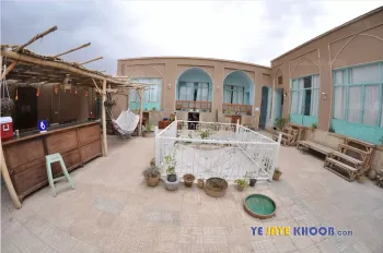 فضای باز اقامتگاه بومگردی موزه عروسک اسباب بازی کاشان