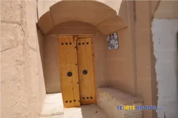 درب ورودی اقامتگاه بوم گردی ناردون ازمیغان طبس