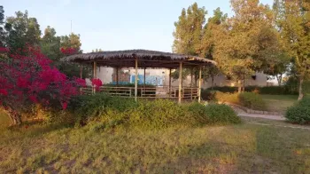 اقامتگاه بومگردی اورکا هرمز - محوطه بیرونی 