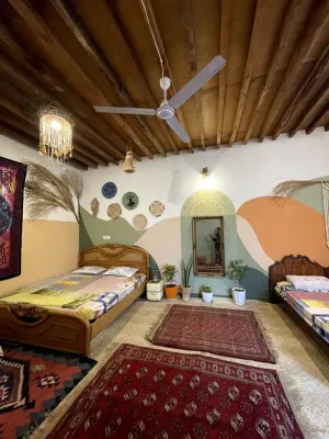 اقامتگاه بومگردی خانه خورشید هرمز - نمای اتاق