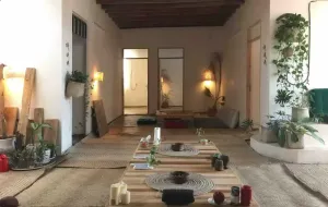 اقامتگاه بومگردی خانه کوچ هرمز - نمای محوطه