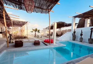 اقامتگاه بومگردی خونمون قشم - فضای بیرونی