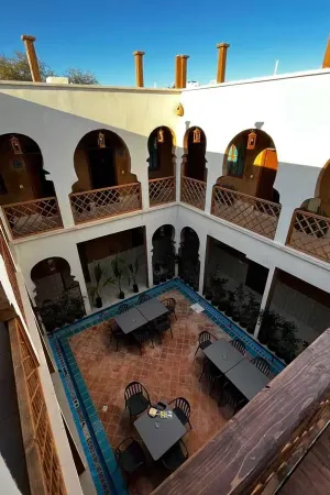 اقامتگاه بومگردی دال قشم - نمای محوطه