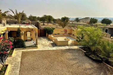 اقامتگاه بومگردی سمبوک قشم - نمای محوطه