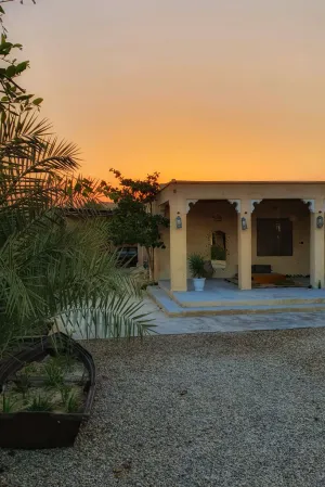 اقامتگاه بومگردی سمبوک قشم - محوطه بیرونی