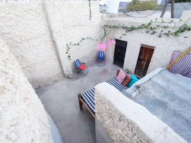 اقامتگاه بومگردی عمارت ما هرمز - نمای محوطه