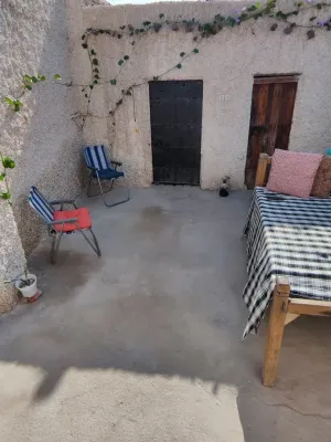 اقامتگاه بومگردی عمارت ما هرمز - نمای محوطه