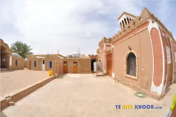 فضای باز اقامتگاه بومگردی عمو نوروز طبس