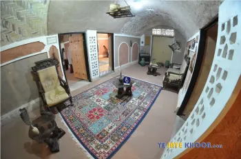 اتاق اقامتگاه بومگردی عمو نوروز طبس